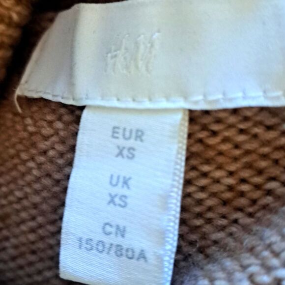 OVERSIZED XSMALL    H&M HIGH NECK SWEATER - Picture 7 of 9